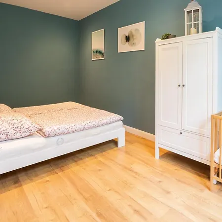 Apartment Bett Im Bahnhof Ferienwohnung Kastanienblute *