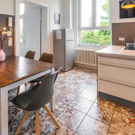 Bett Im Bahnhof Ferienwohnung Kastanienblute Apartment *