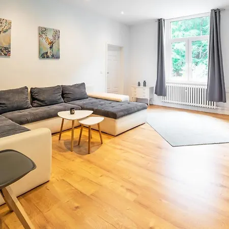 Bett Im Bahnhof Ferienwohnung Kastanienblute *