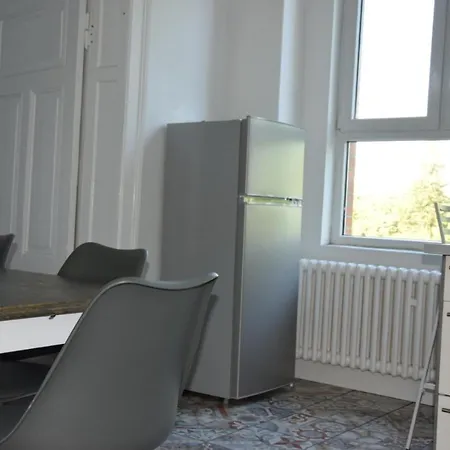 Bett Im Bahnhof Ferienwohnung Kastanienblute